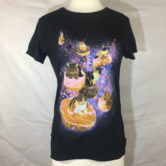 3/$15 Cosmic Kitty on Donuts Black Tee T shirt - Picture 2 of 6